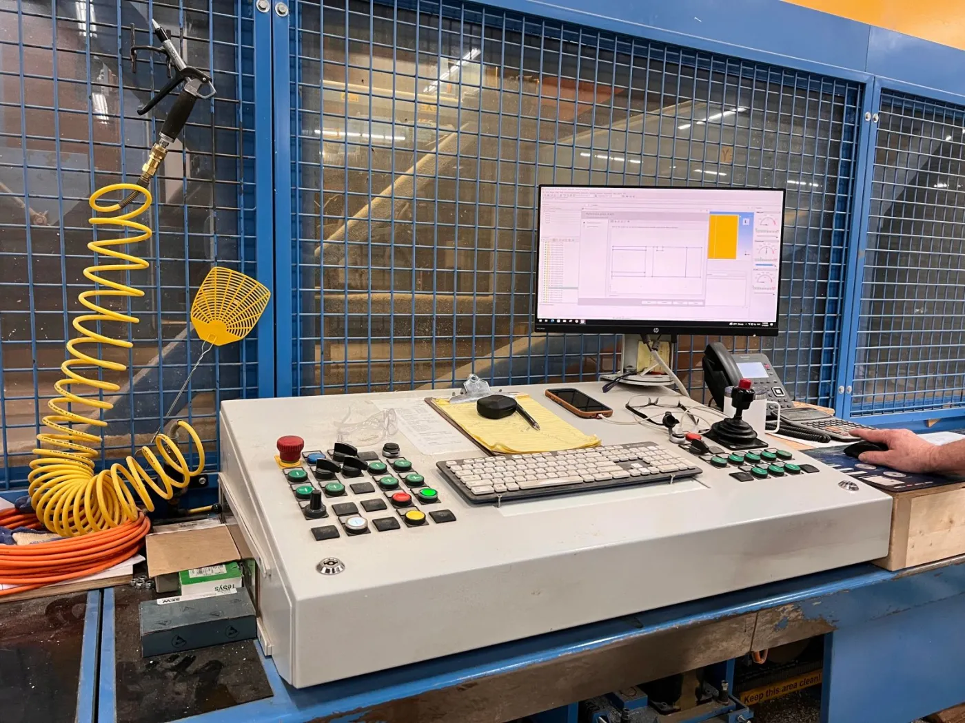 The control console for a panel cutting machine